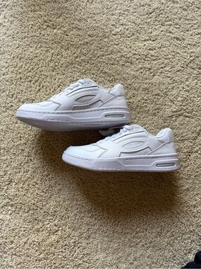 Under Armour UA Flex White Leather Sneakers Shoes Mens Size 8 6007037-100 NIB
